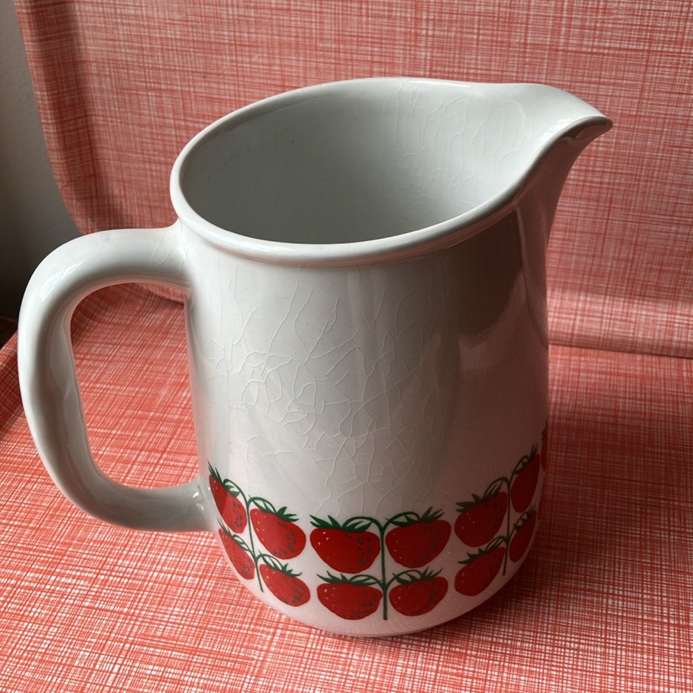 Vintage Arabia Finland Pomona ceramic strawberry pitcher - Picture 10 of 11